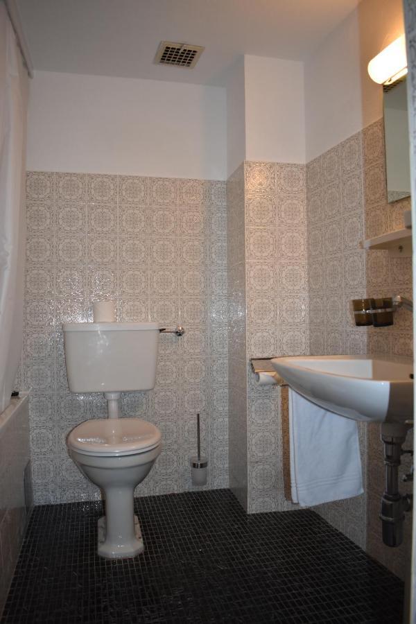 Hotel Schwert Нефельс Экстерьер фото